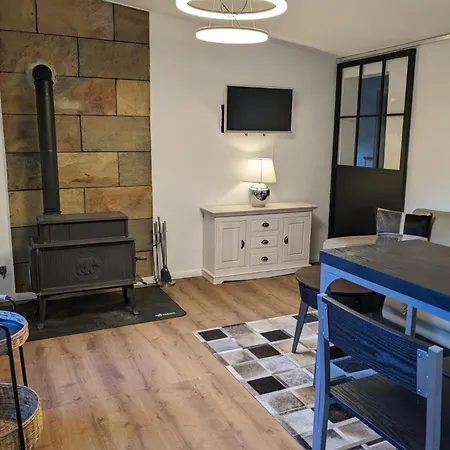 In Sued-waldhanglage Mit Tollem Seeblick By Interhome *