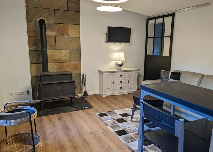 In Sued-waldhanglage Mit Tollem Seeblick By Interhome *