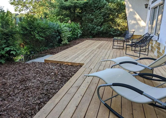 In Sued-waldhanglage Mit Tollem Seeblick By Interhome