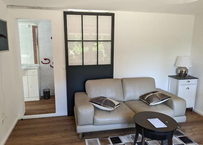 In Sued-waldhanglage Mit Tollem Seeblick By Interhome