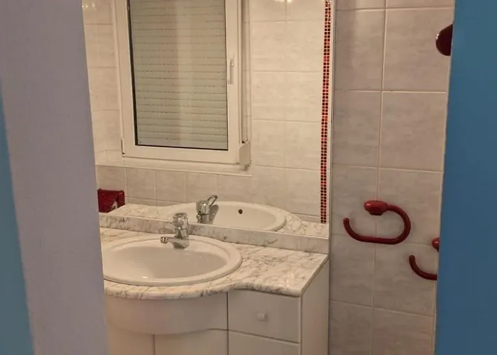 Holiday home In Sued-waldhanglage Mit Tollem Seeblick By Interhome